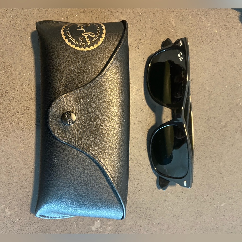 Black ray ban sunglasses